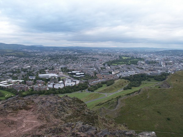 Edinburgh - pohled z Arthur's Seat